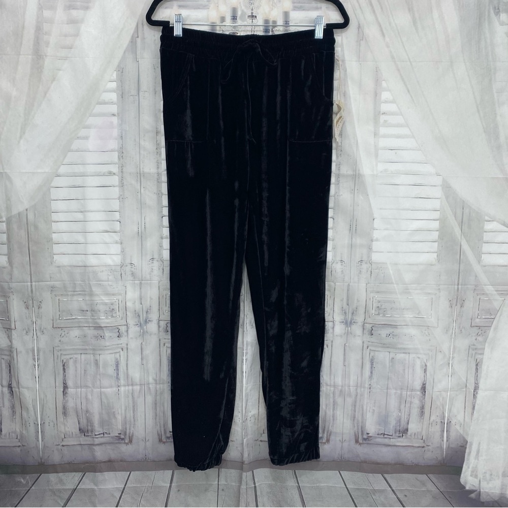 NEW Farmers Market One World Size Medium Black Velvet Joggers Pants Elasic Waist